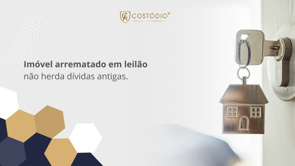 Imóvel arrematado em leilão não herda dívidas antigas.